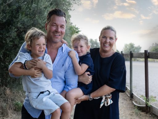 Familienfotografie Berlin - Familie lachend