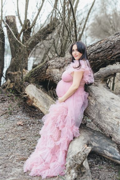 Babybelly Berlin - schwangere Frau am See