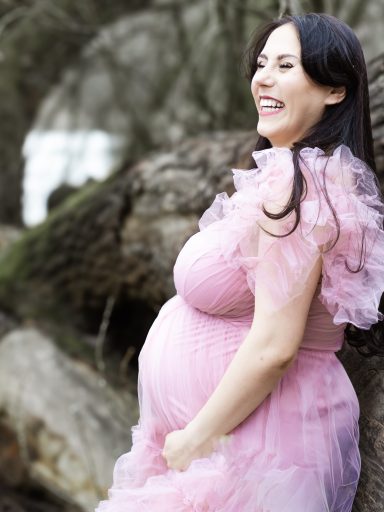 Wunderschöner Babybelly einer schwangern Frau