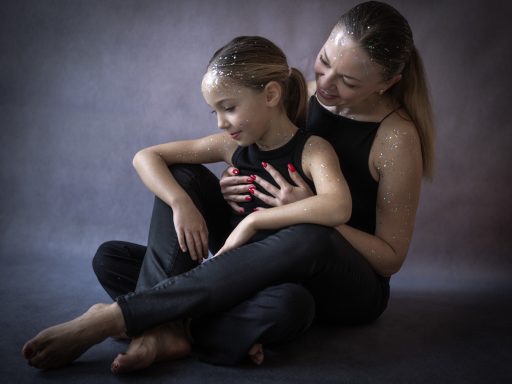Mama-Tochter-Glitzer-Fotoshooting